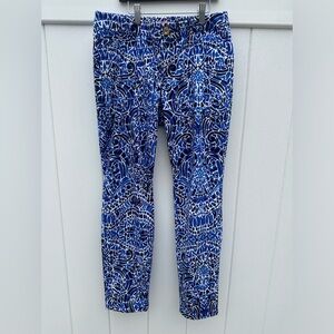 Lilly Pulitzer Kelly Skinny Pants in Bright Navy Taverna Tile Allover; Size 8